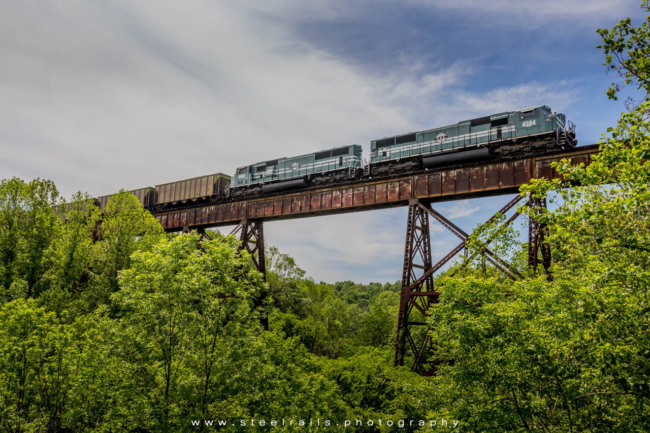 PAL 4504 and 4502 EMD SD70MAC