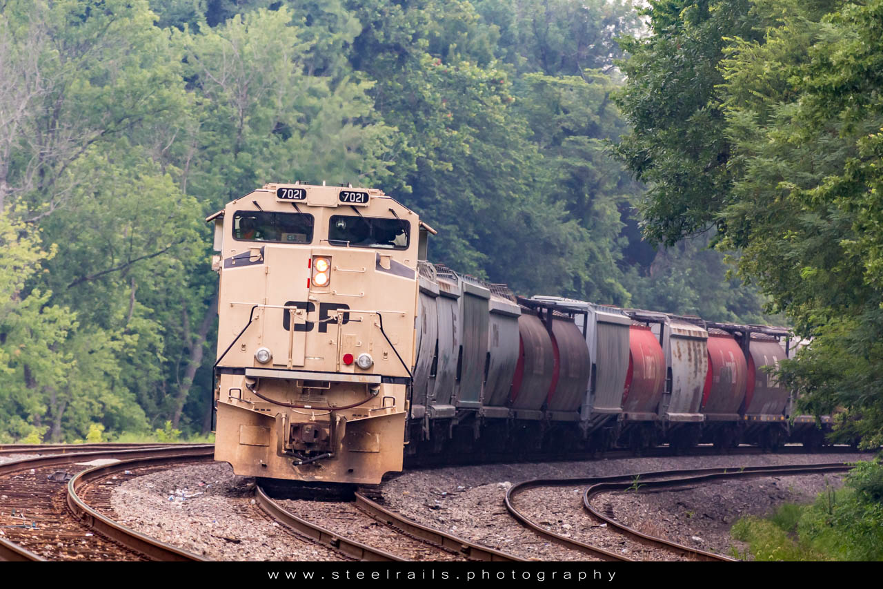 CP 7021 EMD SD70ACU
