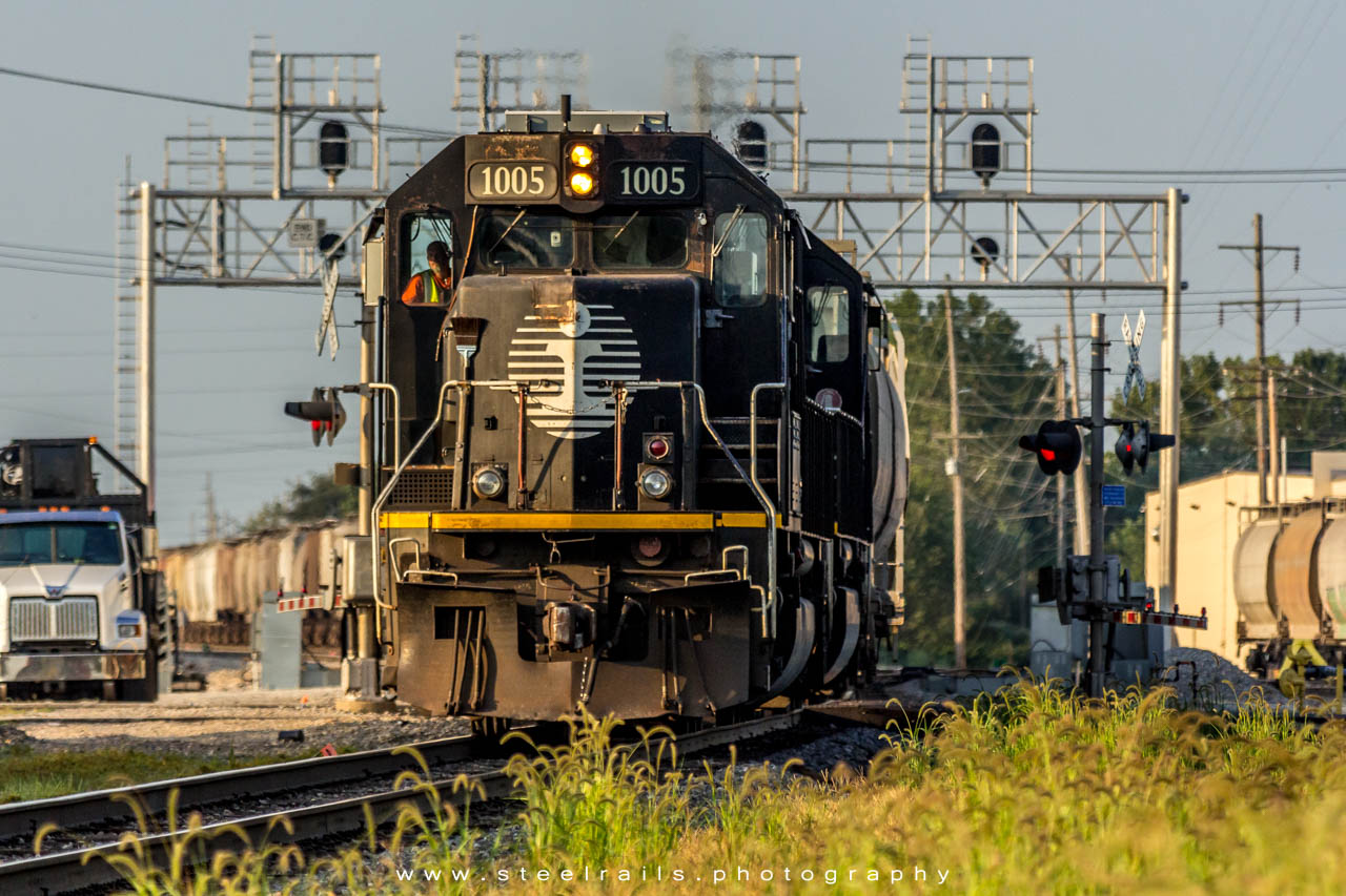 IC 1005 EMD SD70