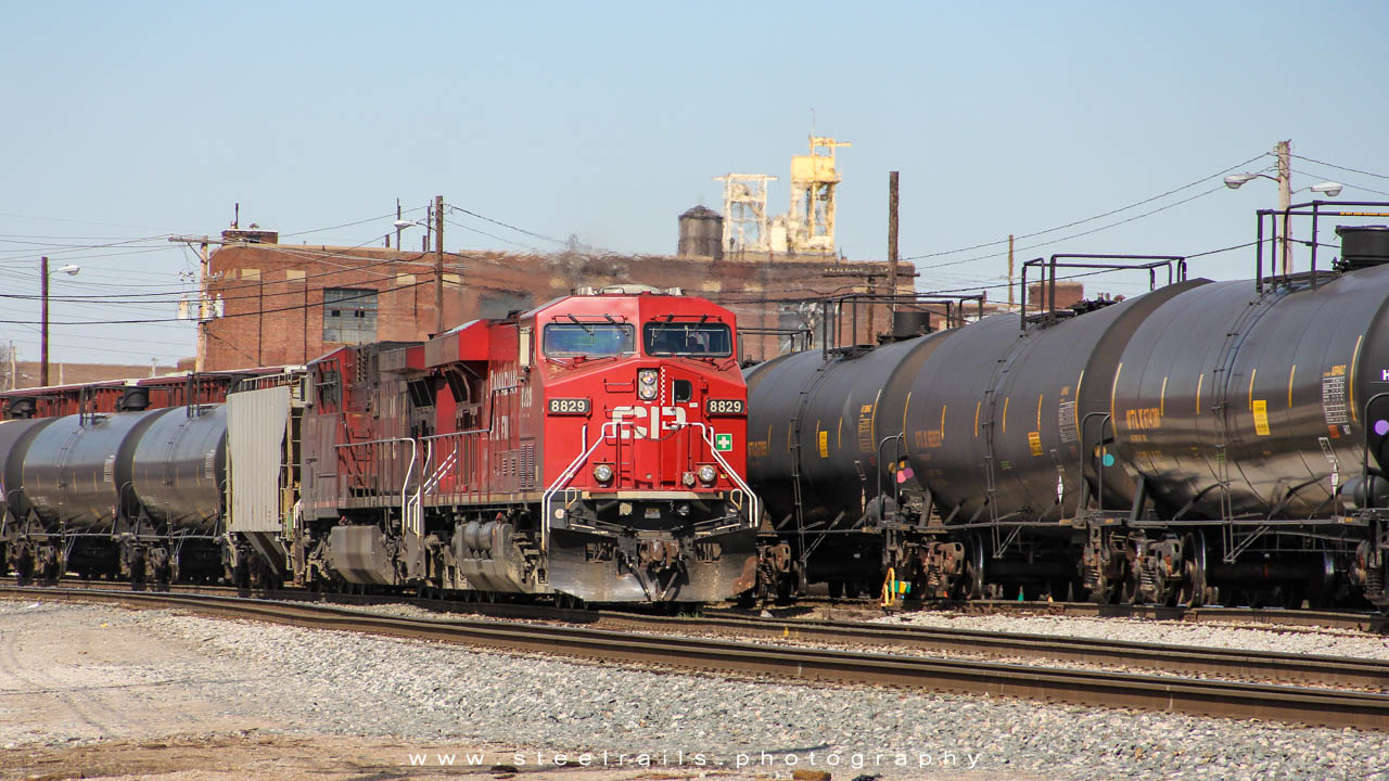 CN 8829 GE ES44AC