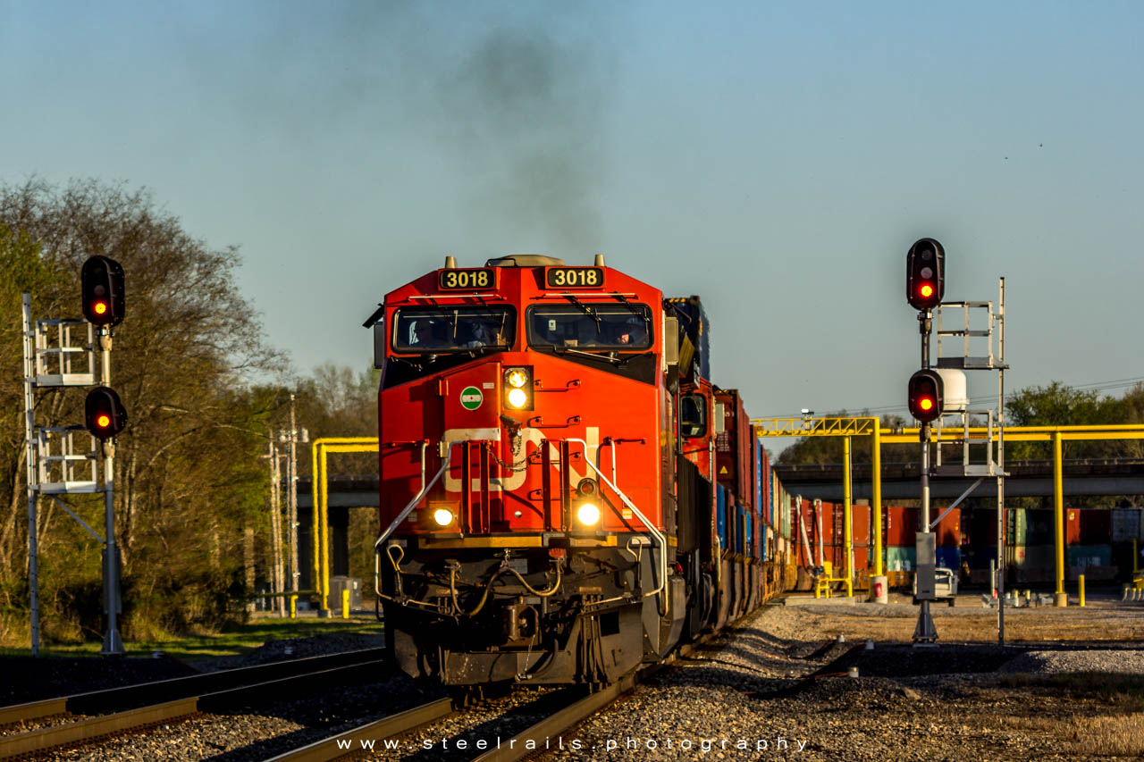 CN 3018 GE ET44AC