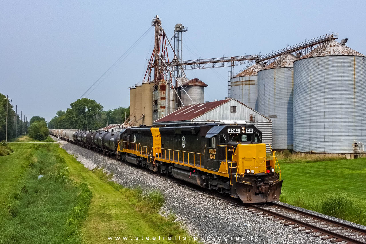 WAMX 4244 EMD SD40M-2