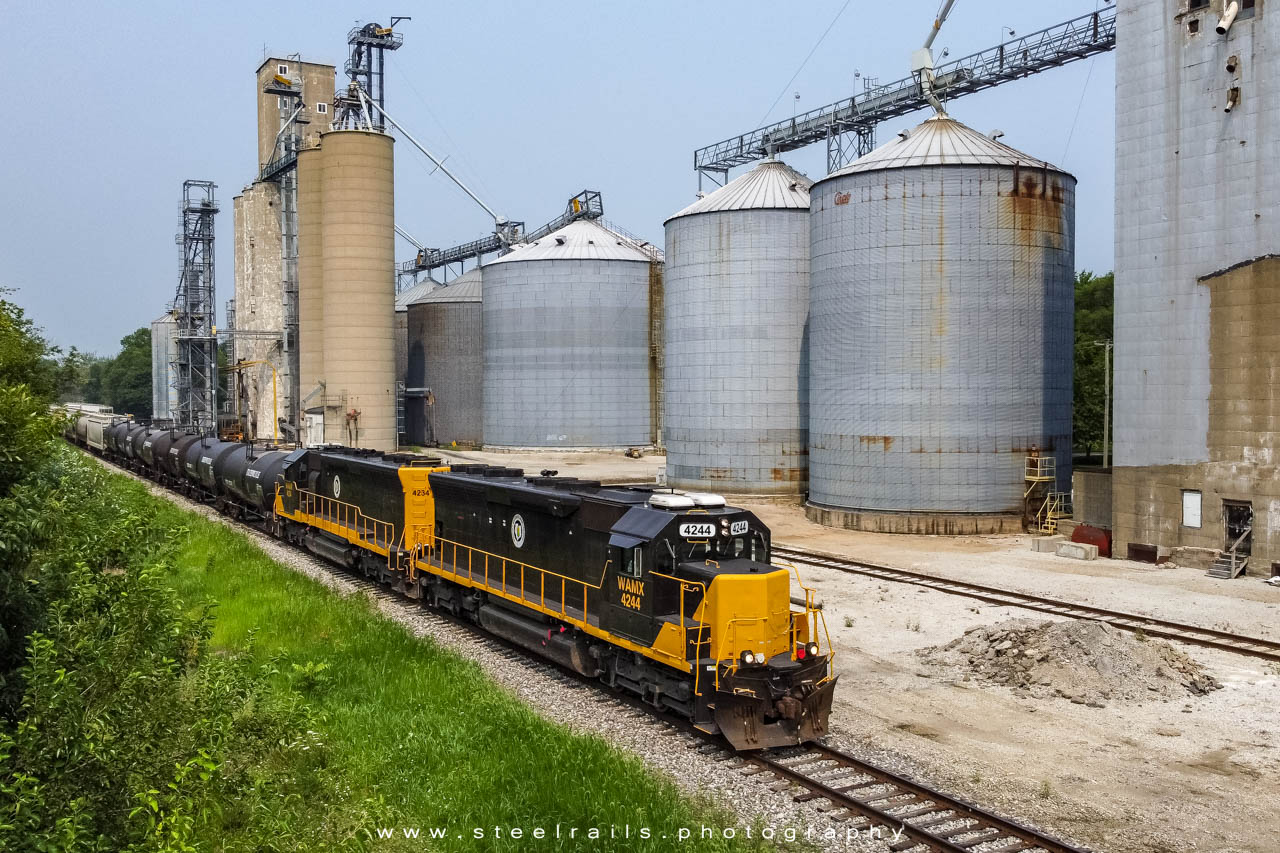 WAMX 4244 EMD SD40M-2
