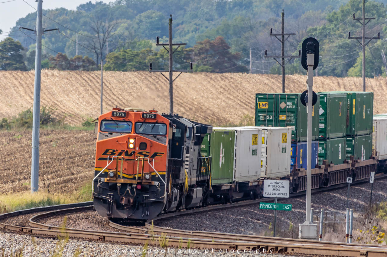 BNSF 5975 GE ES44AC