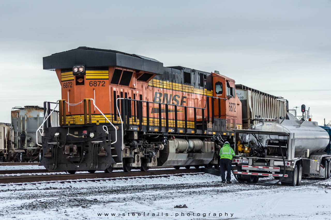 BNSF 6872 GE ES44C4